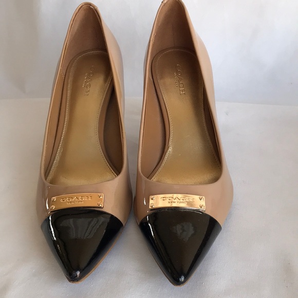 Coach New York black and tan pointy toe heels with gold nameplate, size 7.5 B - Picture 3 of 8